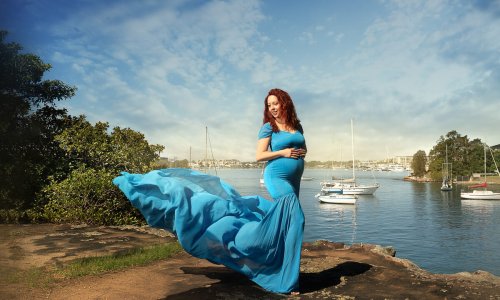 maternity photo outdoor bay view in blue dress