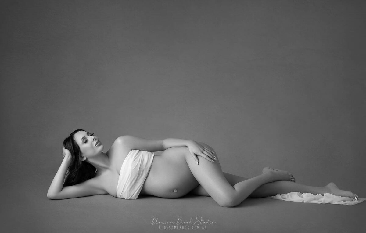 pregnancy photo nude lying sydney
